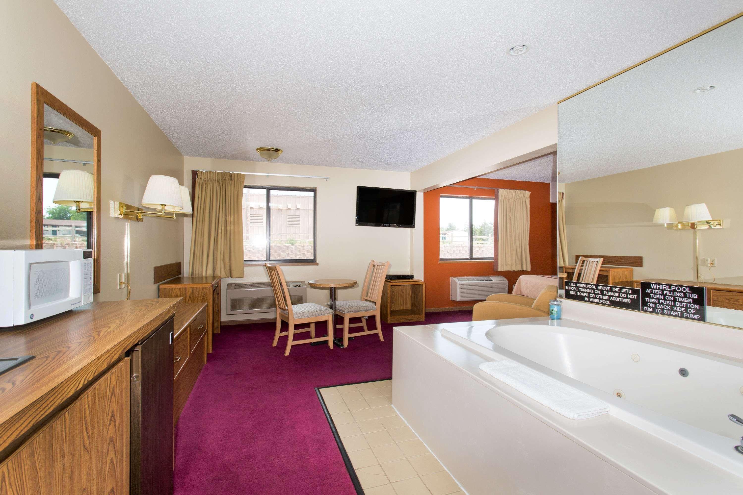 Hotel Super 8 By Wyndham Chadron Ne Exterior foto